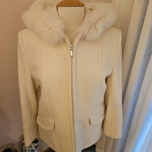 VTG 100% Wool Cream Coat Petites Size 6 -  With Fox Fur Trim Hood
